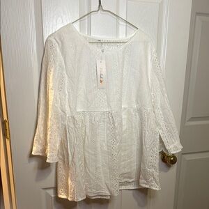 *NWT* women’s white lace top